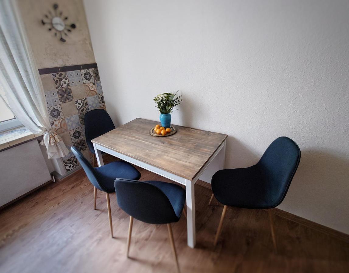 Flat In Neo Country Style Aus Gruenderzeit Bis 6 Person Apartment Leipzig Exterior photo