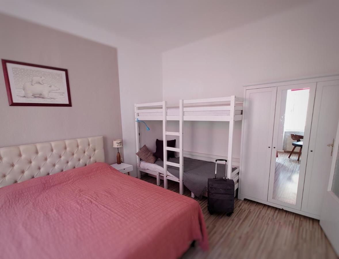 Flat In Neo Country Style Aus Gruenderzeit Bis 6 Person Apartment Leipzig Exterior photo