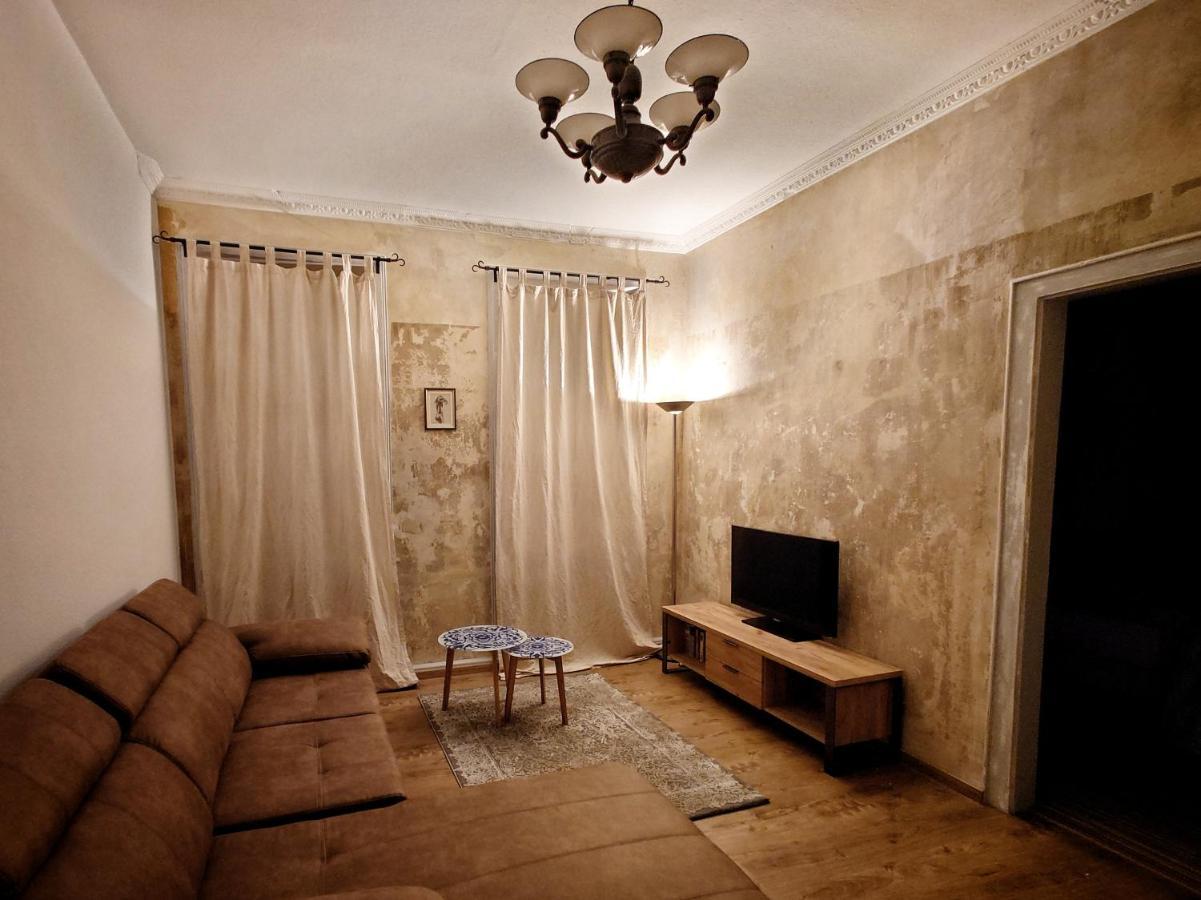 Flat In Neo Country Style Aus Gruenderzeit Bis 6 Person Apartment Leipzig Exterior photo
