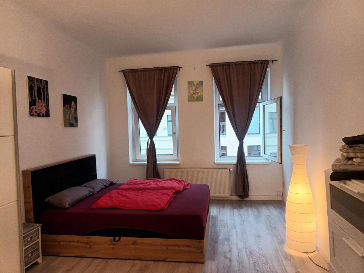 Flat In Neo Country Style Aus Gruenderzeit Bis 6 Person Apartment Leipzig Exterior photo