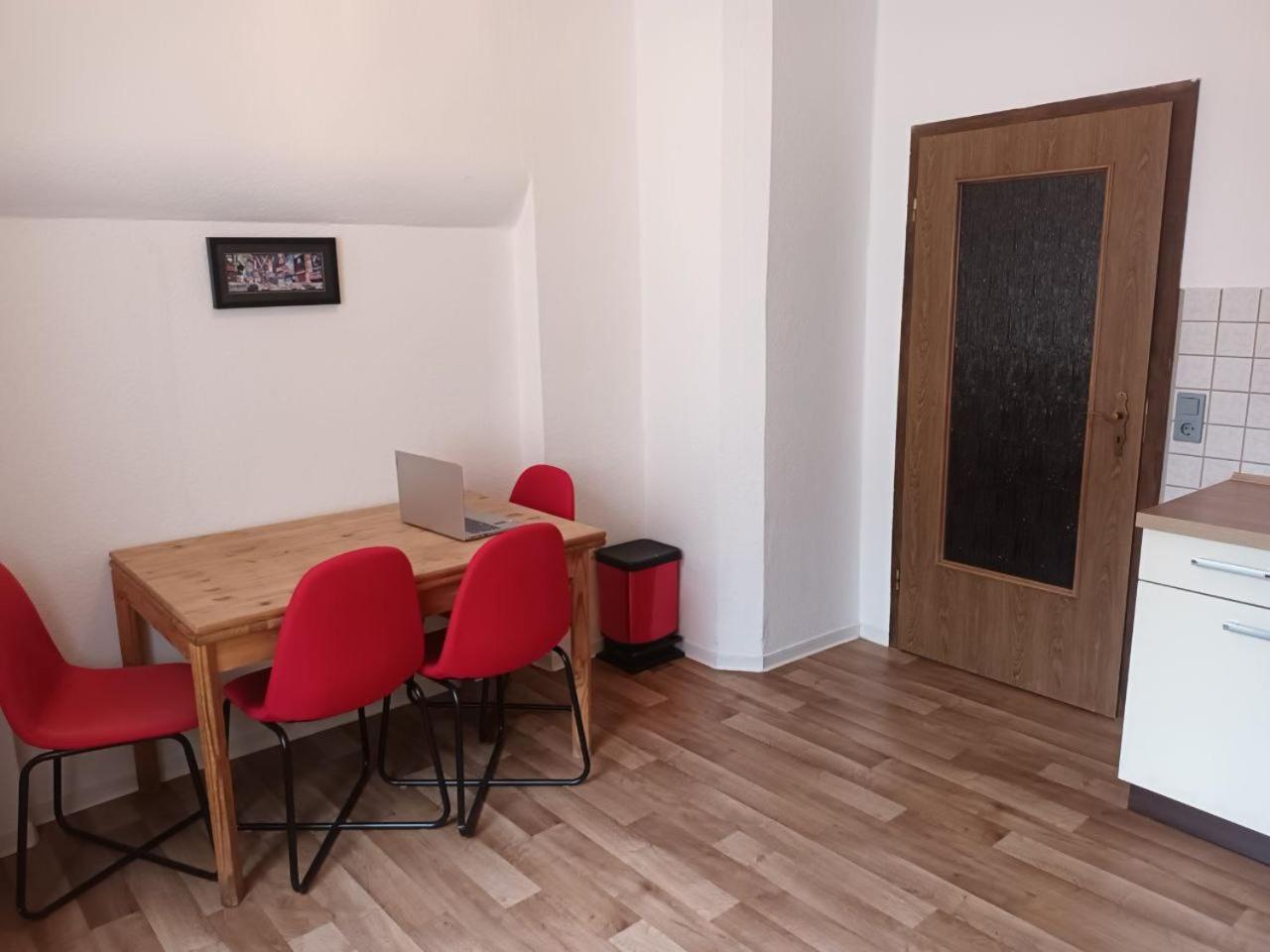 Flat In Neo Country Style Aus Gruenderzeit Bis 6 Person Apartment Leipzig Exterior photo